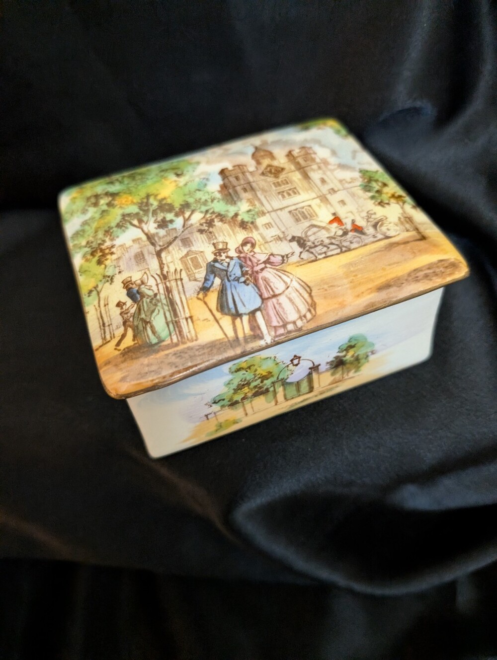 #71. Estate Royal Winton 30s Porcelain Hand Painted Trinket Box